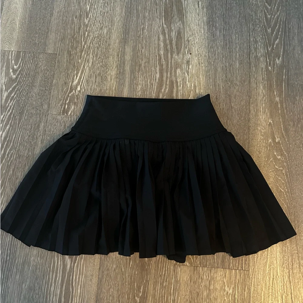 ALO Yoga Black Pleated Athletic Skort
